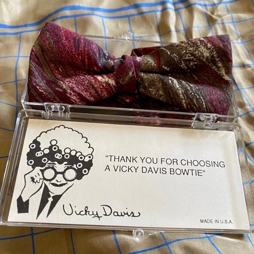 Rare AUTHENTIC VICKY DAVIS VTG BOW TIE NEW IN BOX